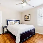 Savannah\'S Southern Charm