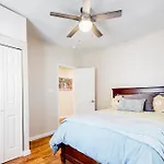 Savannah\'S Southern Charm