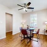 Savannah\'S Southern Charm