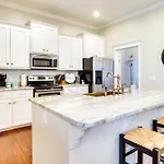 Chic Thomas Square Home In Walkable Location!