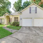 Pet-Friendly Savannah Home With Cozy Fireplace!
