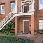 305 W Taylor Garden