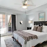 305 W Taylor Garden