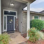 3 Mi To Oglethorpe Mall Home With Fenced Yard!