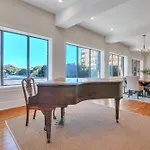 Sky Suite At 300 Drayton