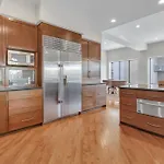 Sky Suite At 300 Drayton