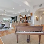 Sky Suite At 300 Drayton