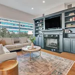 Sky Suite At 300 Drayton