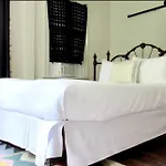 Sun Drenched Suite In Starland Arts District