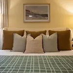 New Meets Nostalgic - Adorable Cottage Sleeps 8