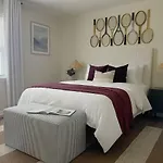 Large Home Sleeps 10 Beach & Downtown Dog Heaven