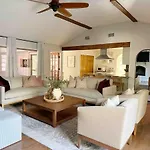 Spacious Family Home W Pool And Game-Room Near Downtown And Beach