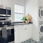 Sunny & Playful Carriage House In Downtown Savannah Stay Here And Walk Everywhere
