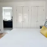 Sunny & Playful Carriage House In Downtown Savannah Stay Here And Walk Everywhere
