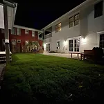 Spacious 3-Floor Downtown Retreat - Prime Location