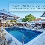Comfortable Executive Rental By The Park Heated Pool Access 1392