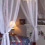 Roussell\'S Garden Bed And Breakfast