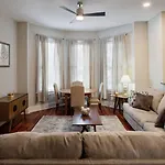 414B Waldburg St - 2 Bedroom Oasis Near Forsyth Park