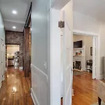 416A Waldburg St - Newly Renovated 1920\'S Historic District Apt