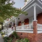 414 Waldburg A - Newly Renovated Apt With Outdoor Space!