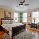 Beautiful 3Bed Townhome In Historic Downtown Savannah