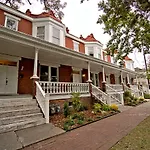 2 Bedroom Renovated Townhouse In Downtown Savannah