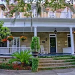 Downtown Savannah Oasis