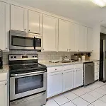 Gallery Stays - Parkside Manor