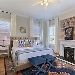 Gallery Stays - Parkside Manor