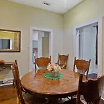 Savannah Magic 3-Bedroom Townhouse On Forsyth