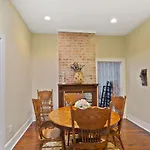 Savannah Magic 3-Bedroom Townhouse On Forsyth