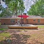 Updated Savannah Home With Yard - Near River Street!