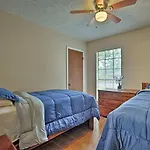 Updated Savannah Home With Yard - Near River Street!