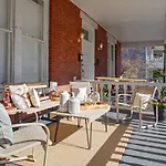 2 Bedroom Renovated Townhouse In Downtown Savannah