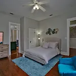 Modern 4 Bed Brownstone In Historic Downtown