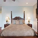 Newly Renovated 4 Bed 3 Bath And 2 Parking Spots