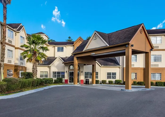 Red Roof Inn Plus+ & Suites Savannah - I-95