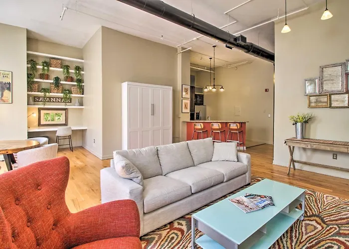 Bright Savannah Loft In Historic District!