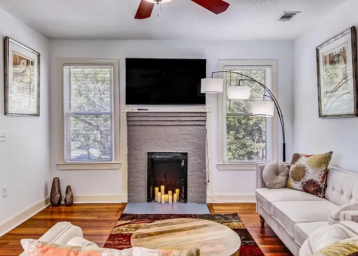 Modern Luxury Apartment 1 Mile From Forsyth Park