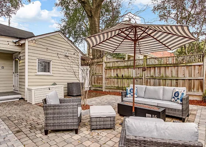 130 Y O Historic Savannah Cottage Off Forsyth Park