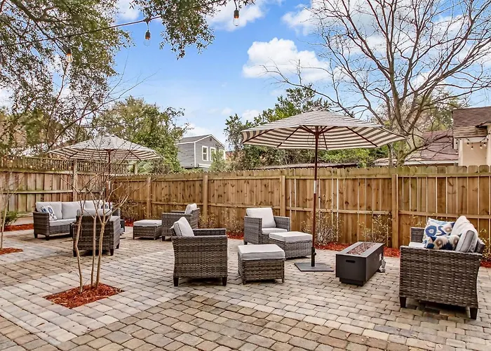 Historic 1892 Savannah Duplex Off Forsyth Park