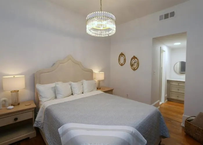 Queen Anne\'S Condo