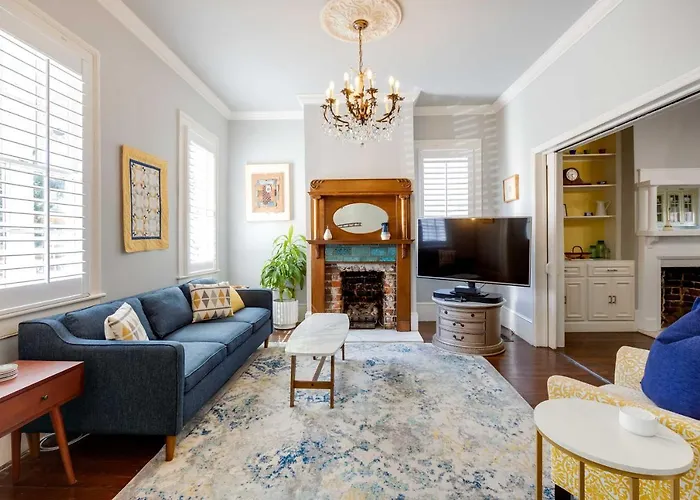 Historic Savannah Home Walkable Location!