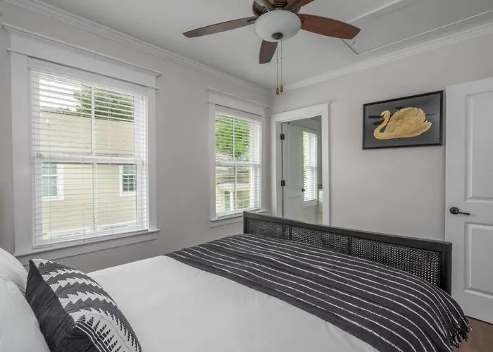 5 Bed Rose Estate With Parking