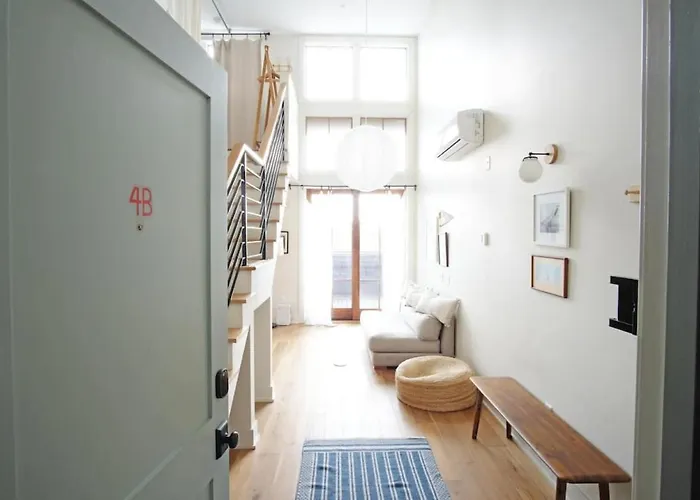 Top Floor Loft With Terrace In Downtown Savannah