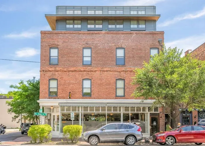 Roomy Hip 2Br In Savannah