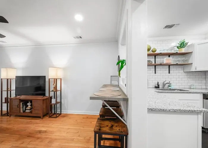 Rare Hidden Gem - Minutes From Downtown & Forsyth!