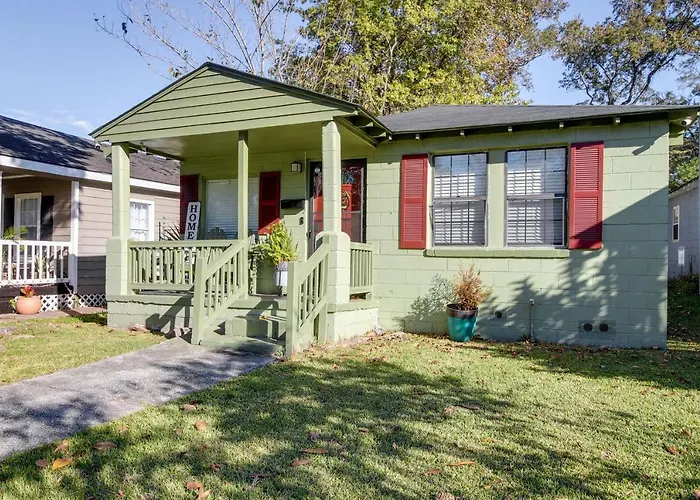 Savannah Home With Yard About 3 Mi To Downtown!