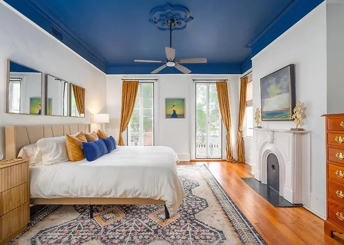 Charming Historic District Parlor Level Apartment
