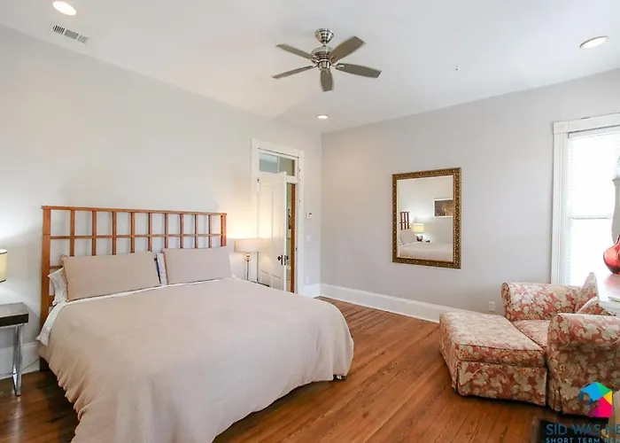 Victorian Getaway Close To Forsyth Park Pets